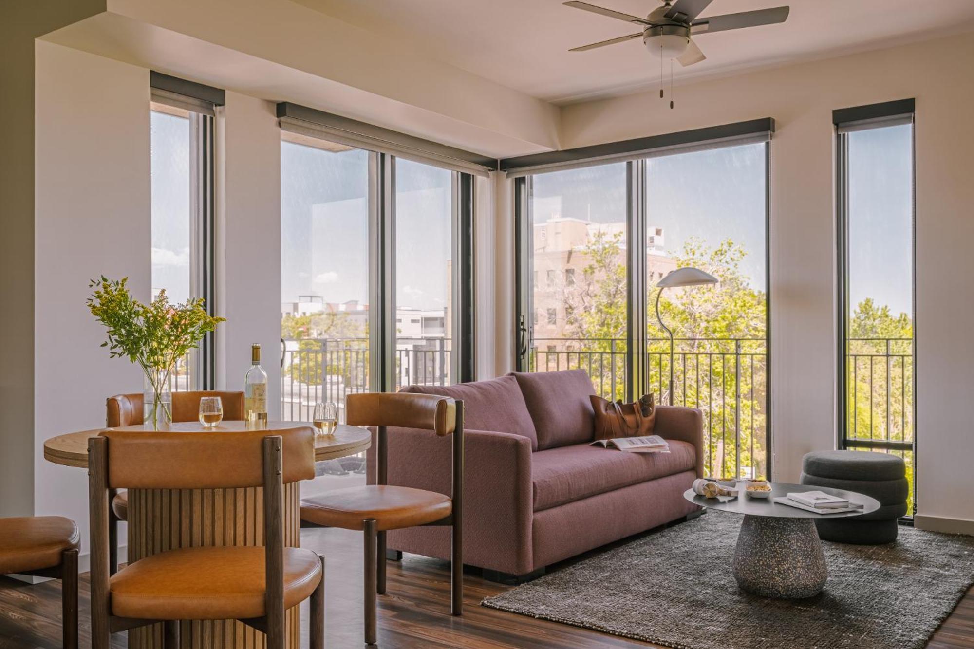 Sonder Skyline Apartments Lohi
